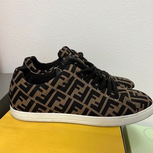 FENDI LOGO PRINT SHOES
